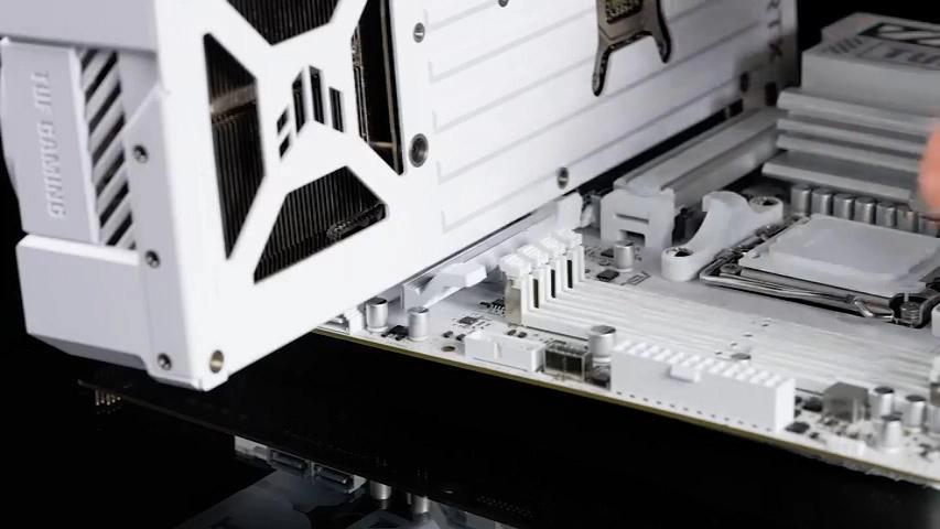 ASUS TUF GAMING X870-PRO WIFI7 W NEO PCIe 5.0 ekran kartı yuvası